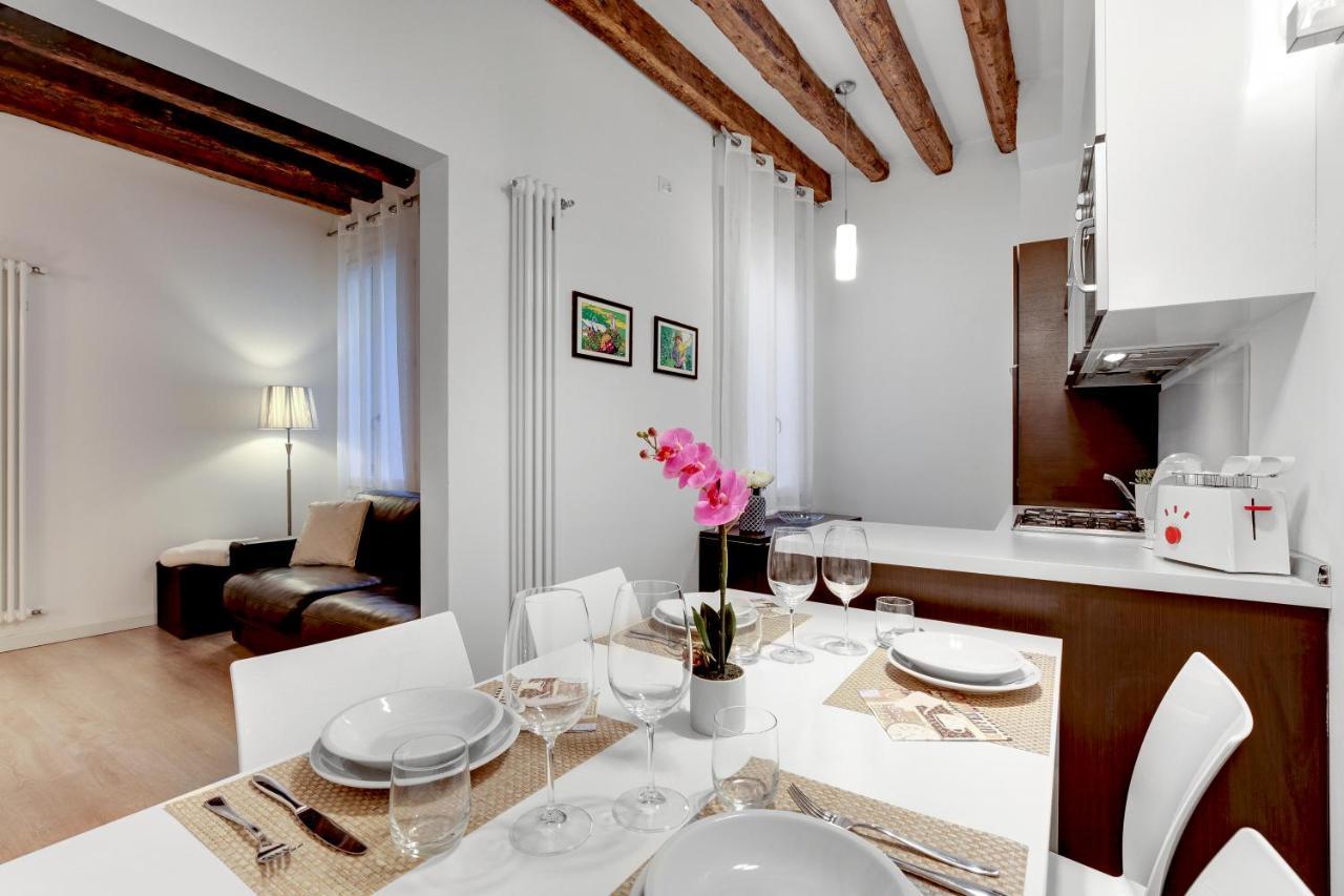 Botteri Palace Apartments By Wonderful Italy เวนิส ภายนอก รูปภาพ